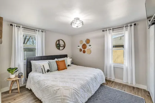 Cottage Grove near Lambeau!