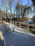 Lakehouse on Hartwell. Peace & quiet. Fish, grill, kayaks & more.