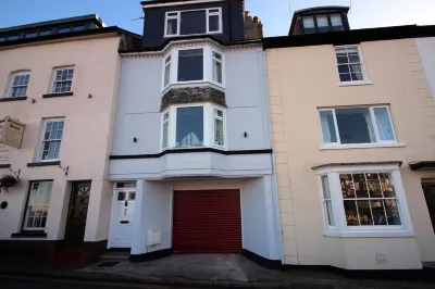 Stunning Harbour and Mooring views Hotel a 