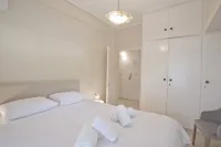 Riviera Living Stylish Apt Vouliagmeni Beach
