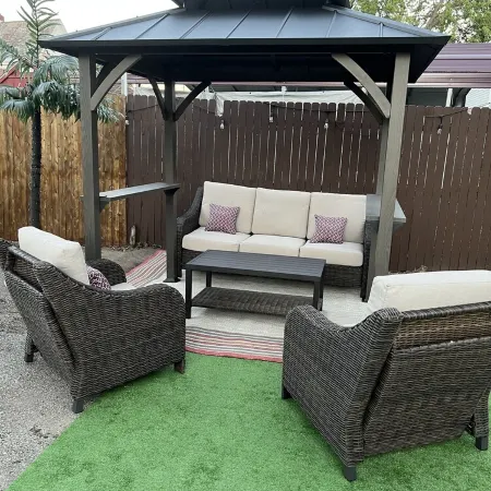 Lovely Three bedroom home and backyard