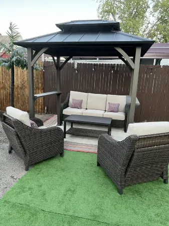 Lovely Three bedroom home and backyard