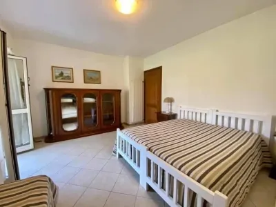 The hidden cottage: delightful vacation home just minutes from the sea Bagno Palmo Mare附近的飯店