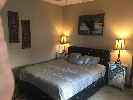 Mini Suite with attached bath non smoking Отели рядом с достопримечательностью «Парк Вельма & Лестер Кинг»