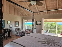 Coconut Beach House: Oceanfront, Beach, Dock, Views, Secluded, Reefs, Generator Hotels in Green Turtle Cay