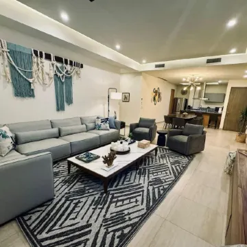 REMODELED Luxurious First-Floor Apartment in Isla Residences