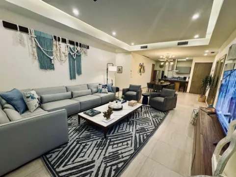 REMODELED Luxurious First-Floor Apartment in Isla Residences