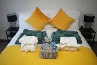 Cosy Spacious one bedroom Apartment *Long stays welcome* Hotels near Whipsnade Zoo