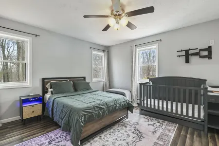 Misty Mountain Hideaway! Отели рядом с достопримечательностью «Community Church»