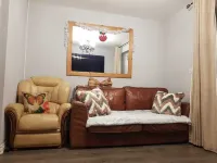 Caspian House (4 Bedrooms) - Serviced Accommodation Hotels in Grimsby