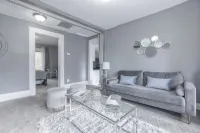 Two Bedroom 2nd Floor Apartment 20 miles from NYC