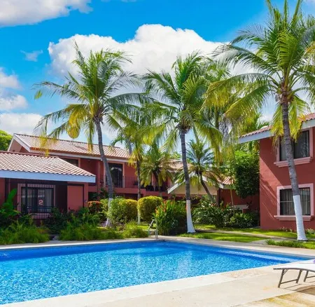 The Tranquil Coco Townhouse: 300 Meters from the Beach!