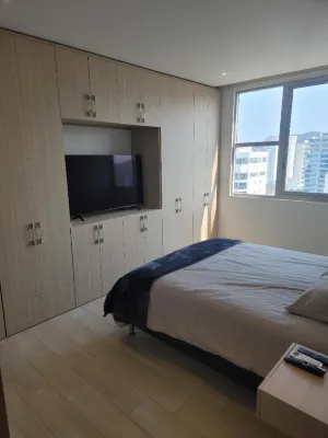 "Charming and Comfortable Retreat: A Warm, Cozy and Beautiful New Apartment"