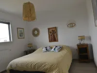 New house with small sea view close to the beach 卡朗泰克住宿飯店
