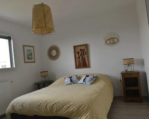 New house with small sea view close to the beach Hotels in Carantec