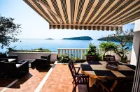 Beach House - Spectacular Beach House with Hot Tub (4 +1 Bedrooms,4 Bathrooms)