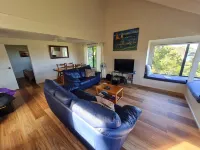 Romantic Hideaway with Beautiful Seaviews
