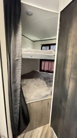 3RV/ parking/Netflix/ private/excellent location Отели рядом с достопримечательностью «WinCo Foods»