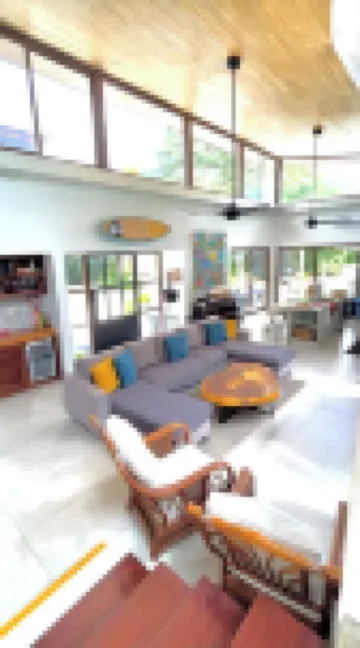 Modern beach Villa - Property can accommodate up to 16 pp - close to the beach