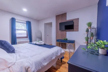 2 DEEP Discounted Apts by American Dream, Sleeps 8 Отели рядом с достопримечательностью «Hasbrouck Heights Recreation»