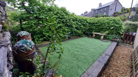 Cosy Welsh Cottage near to Ffestiniog Railway, local beaches, walks & activities Отели в г. Blaenau Ffestiniog