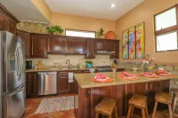 Charming 1 Bedroom: Bougainvillea Suite