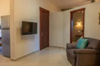 Villas Escondido Villa# 4 One Bed. Suite Only 3km.-2ml. to beach and shopping