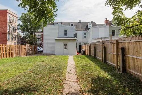 Lovely Downtown Townhome Hotels in Lancaster