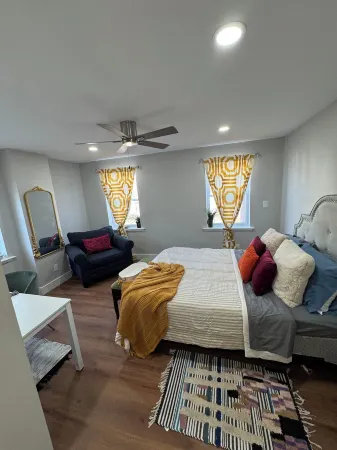 Stylish, Family Friendly Collingdale Home, Near Philly, Fireplace, Parking, WiFi