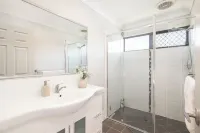 Smart Suites Self Check-in Apartments - 19 Darnley Hotels in Rocklea