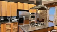 Spacious 2 bedroom 2 bath 10 Minutes to Down Town