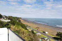 NEW!! Oakura Beach Front Apt #2