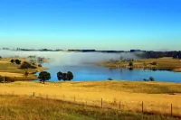 Luxury 5Br Lakefront Homestead — 55 Acres, Sandy Beach, Firepit Hotels in Oberon