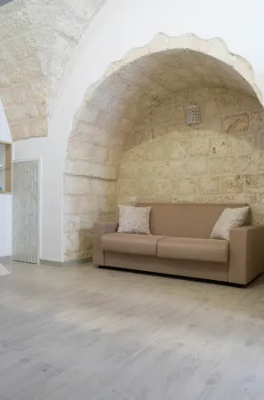 Centrally located house with fasanese vaulted ceilings, just minutes from Zoosafari! Отели рядом с достопримечательностью «Сафари зоопарк»