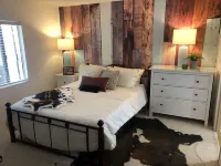 Secluded home in the Joshua Tree Forest close to the Grand Canyon West Skywalk Hotels in Meadview