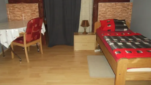 Attic apartment with open entablature