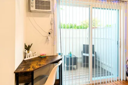 Cozy Studio - Mins to WeWork, Sony Pics & Venice with Parking