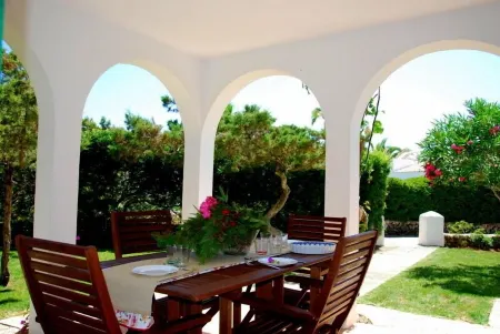 Casa Barregas. Unifamiliar en Cap D'Artrutx, Menorca. Casa con jardín.