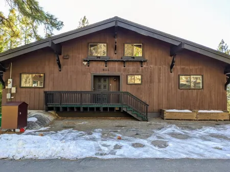 Large Single Family House Close to beach and Ski Resort