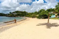 STARLIGHT: GORGEOUS VIEWS OF THE BEACH, FORT BERKLEY & MONTSERRAT Hotels in English Harbour