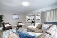 Highlands Beautiful Main Floor