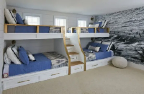 Stunning Marnie Custom Home Walk to Beach & Town