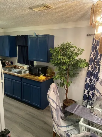 Jimmie's House is a cozy newly remodel three bedroom home that can accommodate 5 Отели в г. Пайн Блафф