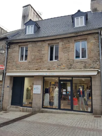 Renovated gite in historic center of Paimpol Отели в г. Пемполь