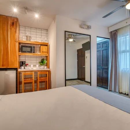 Modern 1bd/1ba Apartment in Center of Jaco w/AC