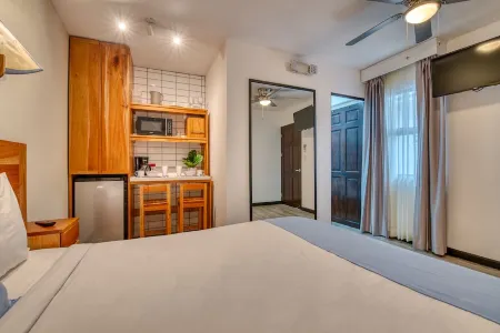 Modern 1bd/1ba Apartment in Center of Jaco w/AC