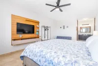 Beautiful Oceanfront  2 bedroom, 2 bath condo Aguada, PR Hotels in Carrizal