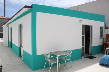 House in Baleal next to the beach with sea view terrace Отели в г. Ferrel