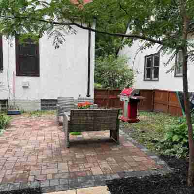 Hygge House: fireplace and garage Hotel Exterior