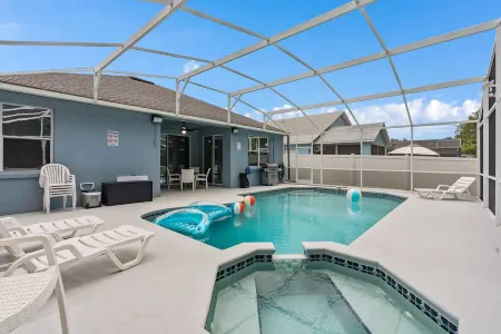 4 Bedrooms/2 Bathrooms AMAZING HOME! PRIVATE POOL!